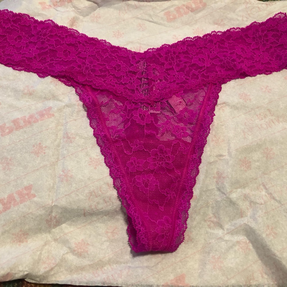 NWT Victoria’s Secret Lacie Thong Magenta Panties size Large